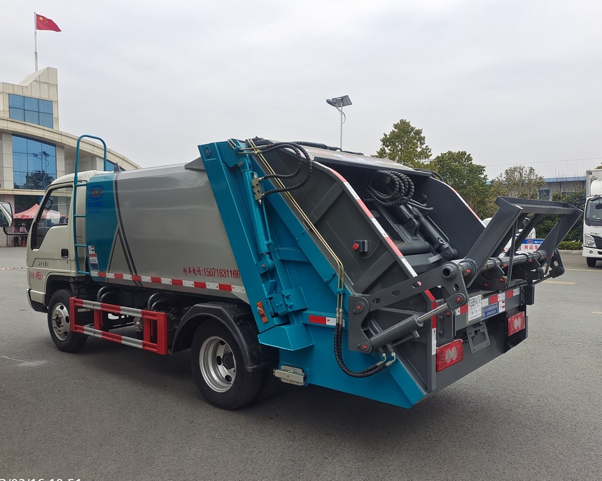福田5方壓縮垃圾車