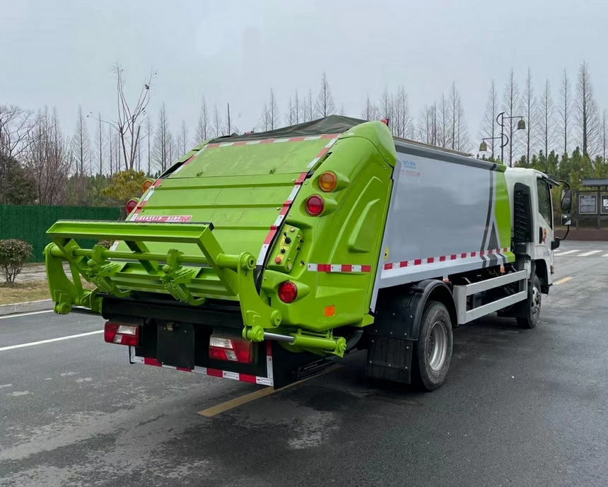 江鈴8方壓縮垃圾車