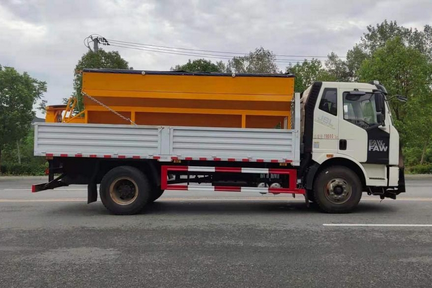 一汽解放除雪車/撒鹽車