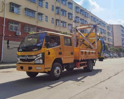 東風D6雙排防撞緩沖車