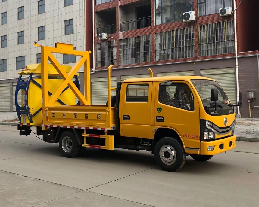 東風D6雙排防撞緩沖車