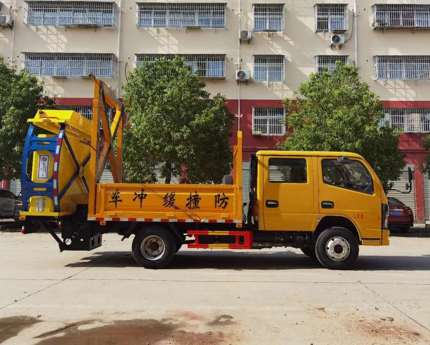 東風D6雙排防撞緩沖車