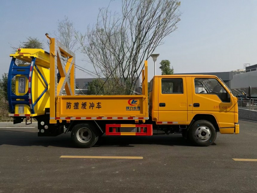 江鈴順達雙排防撞緩沖車