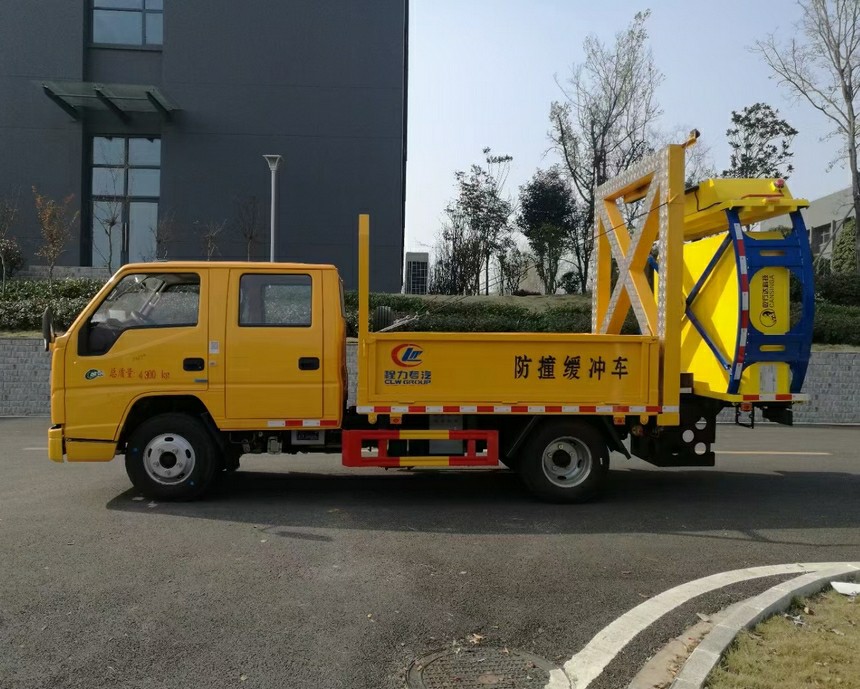 江鈴順達雙排防撞緩沖車