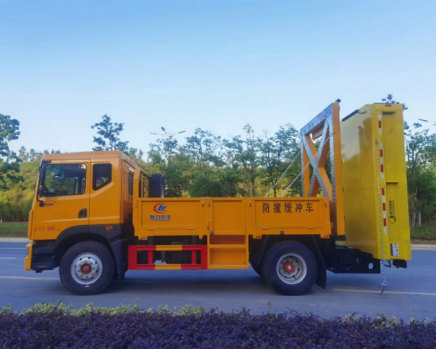 東風D9防撞緩沖車