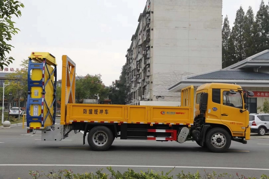 東風天錦防撞緩沖車