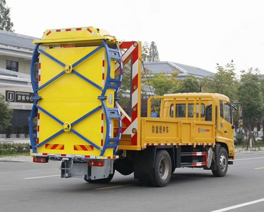 東風天錦防撞緩沖車