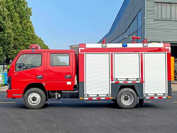 東風多利卡2.5噸水罐消防車