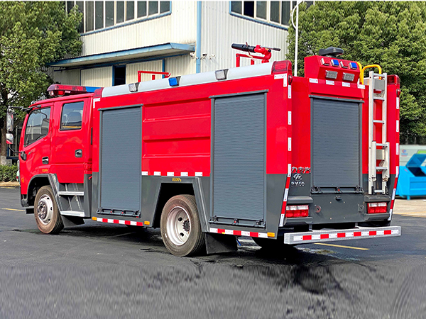 東風(fēng)大多利卡5噸泡沫消防車