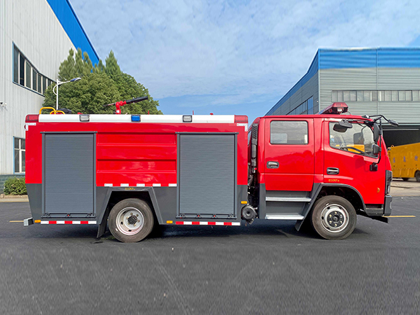 東風(fēng)大多利卡5噸泡沫消防車