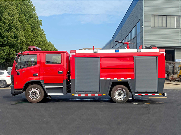 東風(fēng)大多利卡5噸泡沫消防車