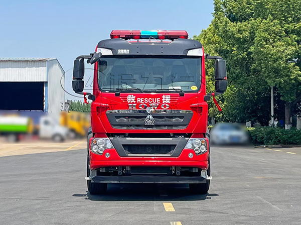 重汽豪沃8噸水罐消防車