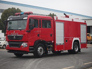 重汽豪沃16噸水罐消防車