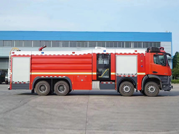 進口奔弛18噸泡沫消防車