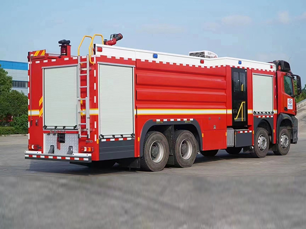 進口奔弛18噸泡沫消防車