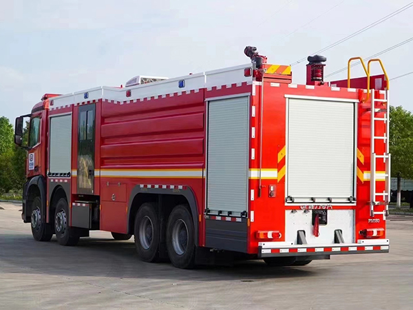進口奔弛18噸泡沫消防車