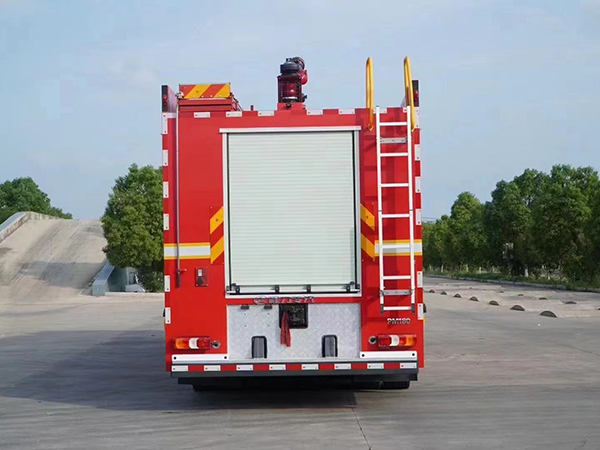 進口奔弛18噸泡沫消防車