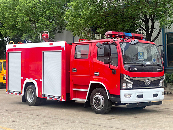 東風(fēng)大多利卡4噸水罐消防車