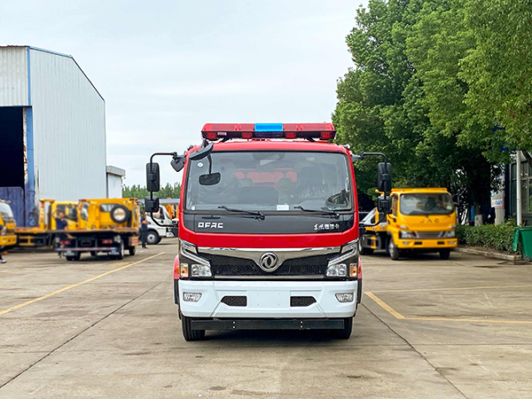 東風(fēng)大多利卡4噸水罐消防車