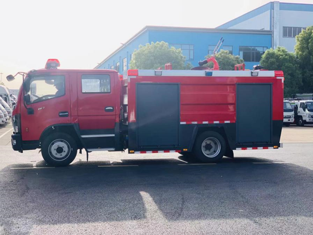 東風(fēng)大福瑞卡5噸水罐消防