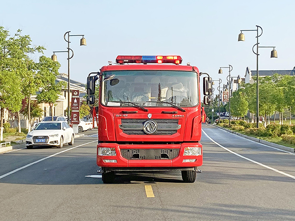 東風D9/6噸水罐消防車