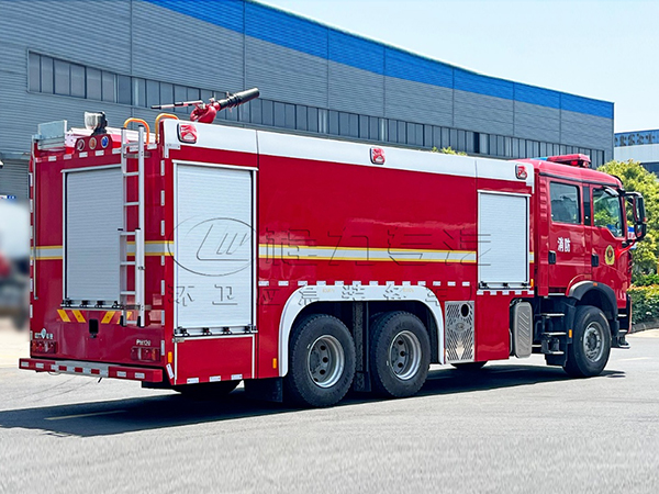 重汽豪沃12噸泡沫消防車(chē)