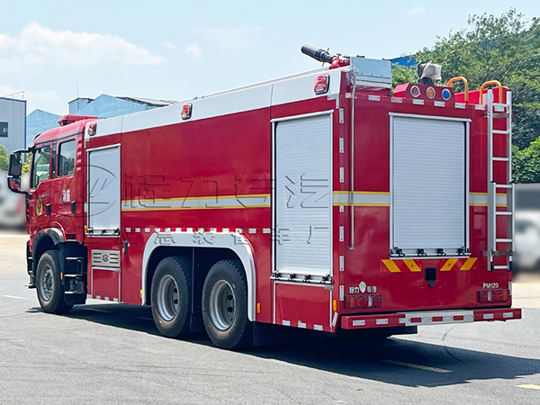 重汽豪沃12噸泡沫消防車(chē)