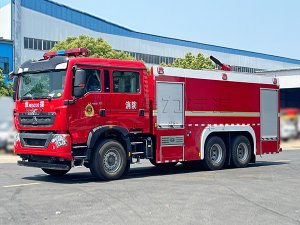 重汽豪沃12噸泡沫消防車