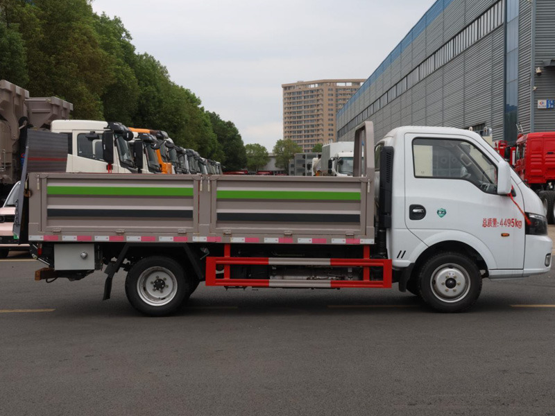 東風途逸柴油桶裝垃圾車