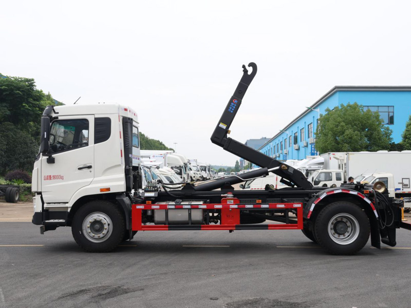 重汽豪沃單橋勾臂垃圾車