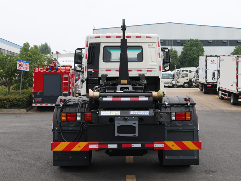 重汽豪沃單橋勾臂垃圾車