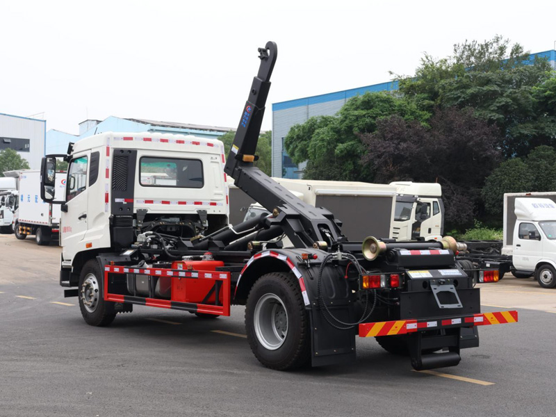 重汽豪沃單橋勾臂垃圾車