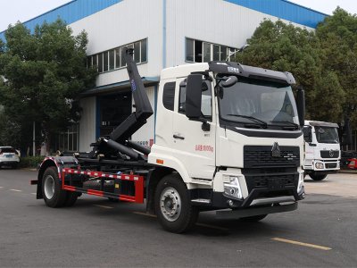 重汽豪沃單橋勾臂垃圾車
