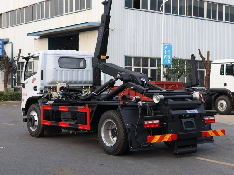 東風多利卡D7勾臂垃圾車