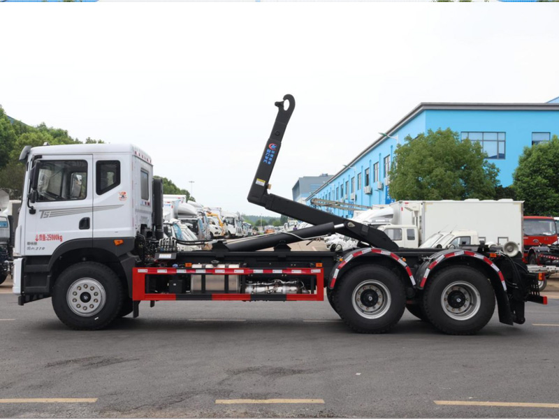 東風(fēng)華神T5后雙橋勾臂垃圾車