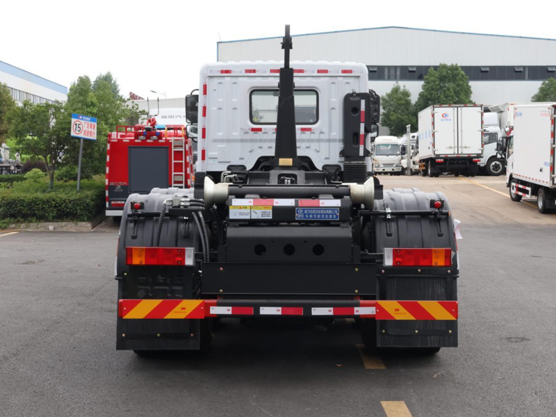 東風(fēng)華神T5后雙橋勾臂垃圾車