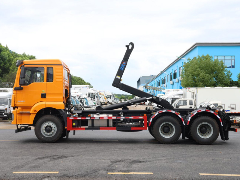 陜汽德龍M3000后雙橋勾臂垃圾車