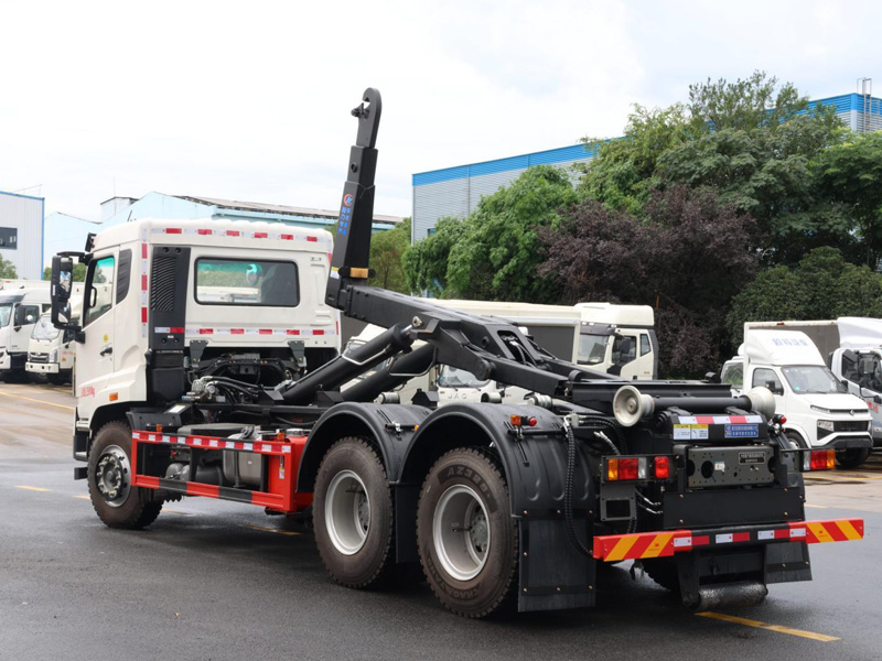 重汽豪沃后雙橋勾臂垃圾車