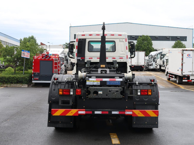 重汽豪沃后雙橋勾臂垃圾車