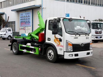 重汽豪曼小八檔勾臂垃圾車
