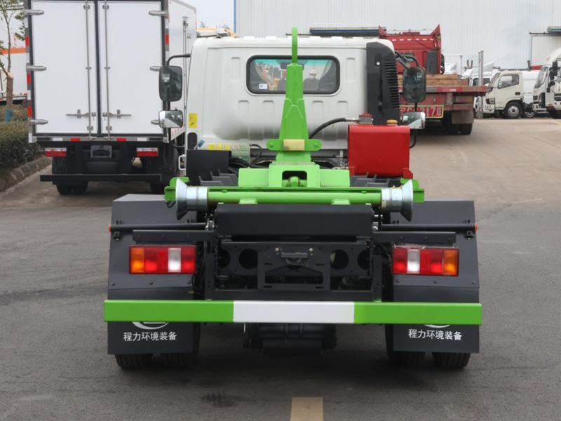 重汽豪曼小八檔勾臂垃圾車