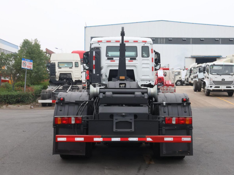 重汽汕德卡前四后八勾臂垃圾車