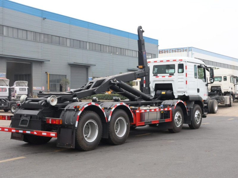 重汽汕德卡前四后八勾臂垃圾車