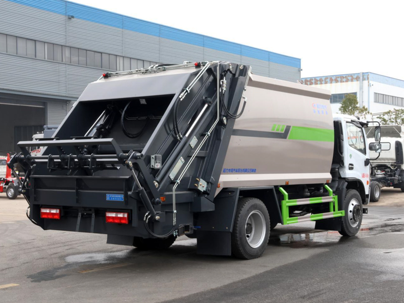 東風(fēng)多利卡D7/12方壓縮垃圾車