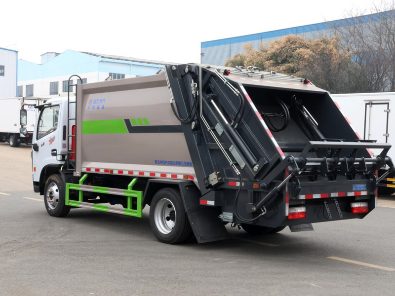 東風多利卡D7壓縮垃圾車