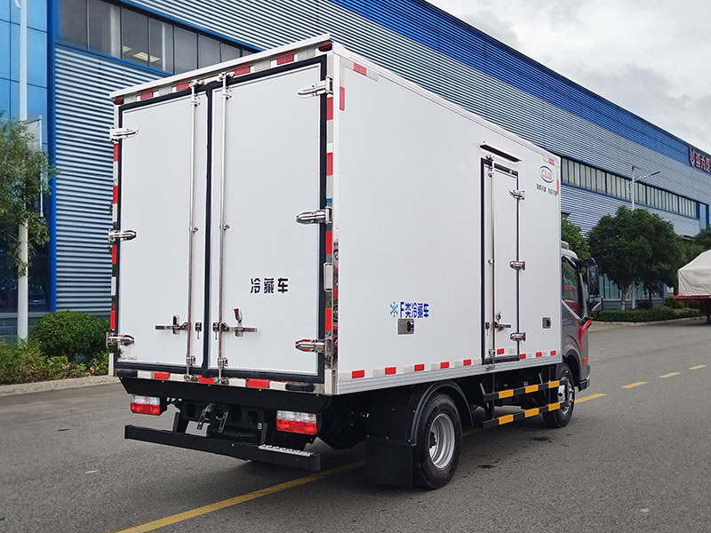 東風星云高端4.2米冷藏車