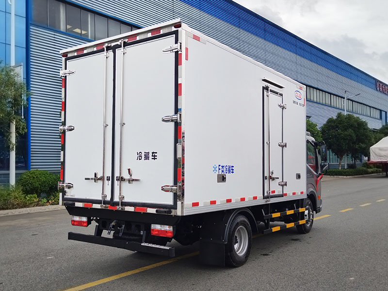 東風星云高端4.2米冷藏車