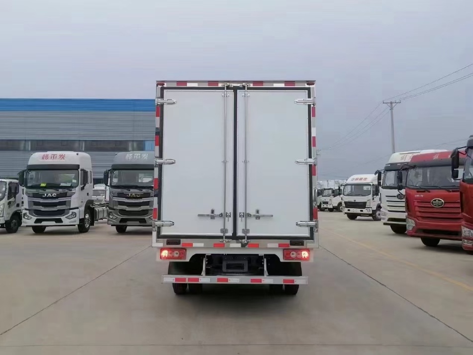 奧鈴速運(yùn)Pro玉兔4.2米冷藏車