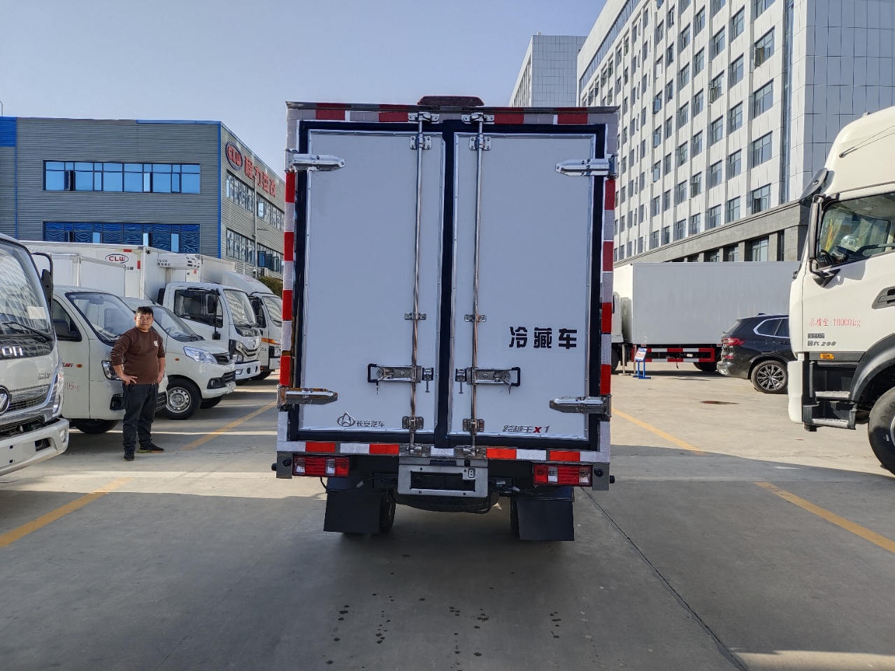 長安跨越雙輪冷藏車