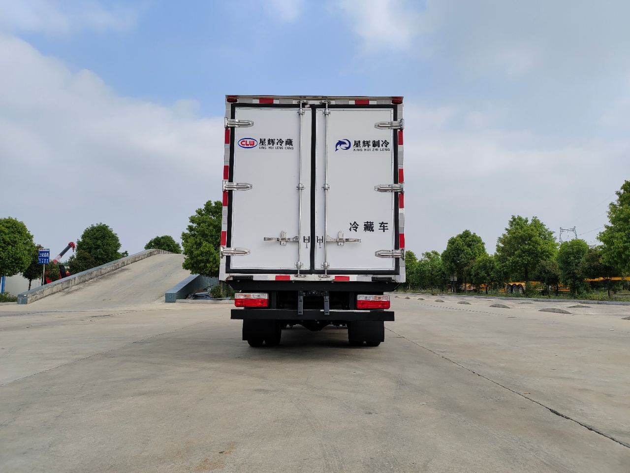 東風途逸柴油版冷藏車